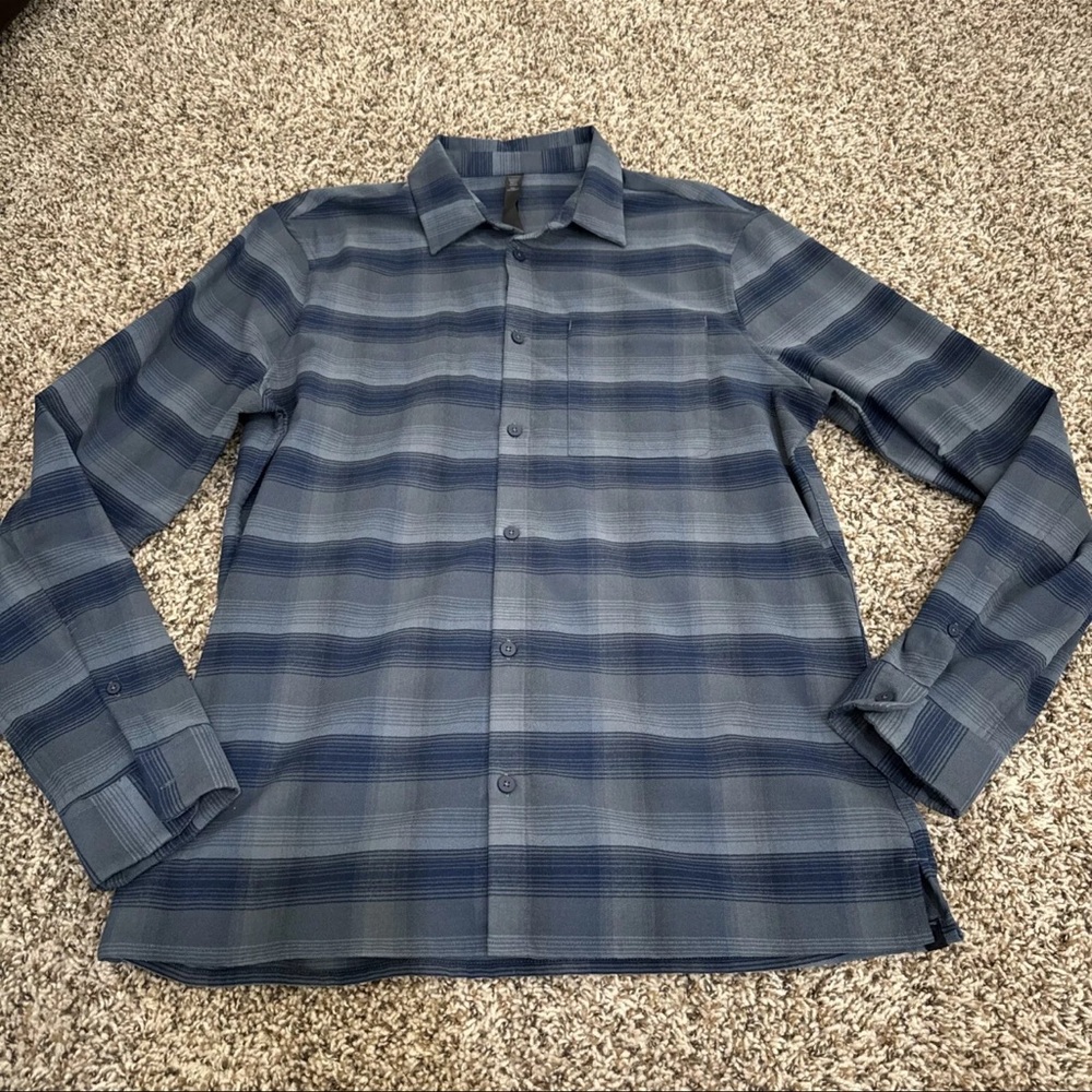 Lululemon Men's Casual Button Down Shirt Blue Grey Plaid Size L Large